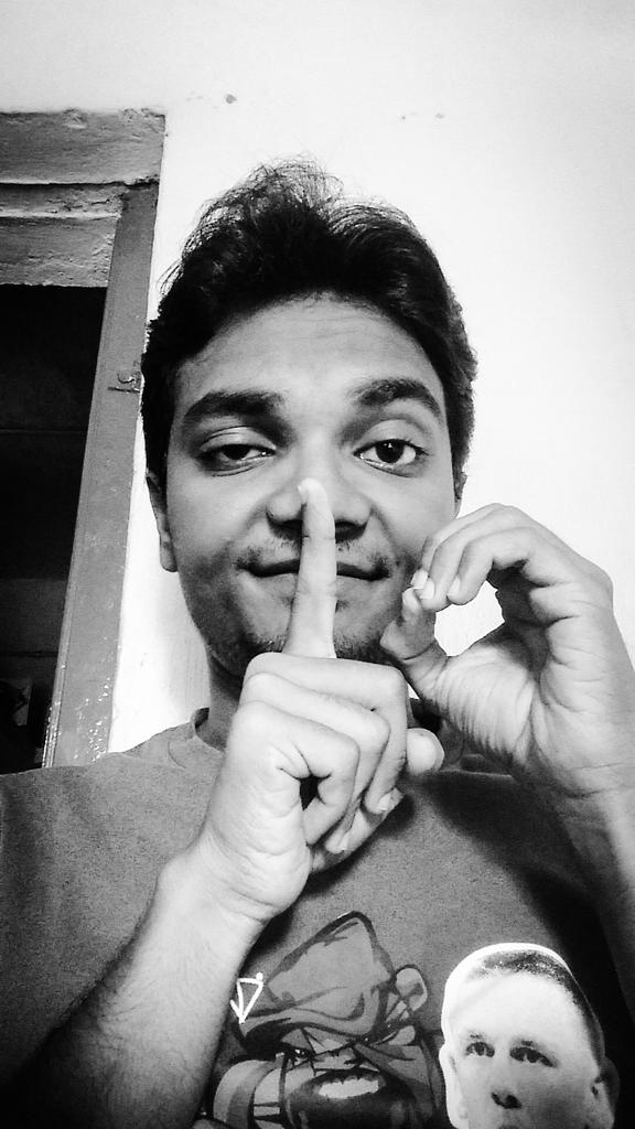mubeen_94's tweet photo. @EpicChannelIn Here comes my second entry, Keshto Mukherjee style. #TributeToTheLegend. Heheee..... #DoThe10 #Contest http://t.co/jp2TNjftcF