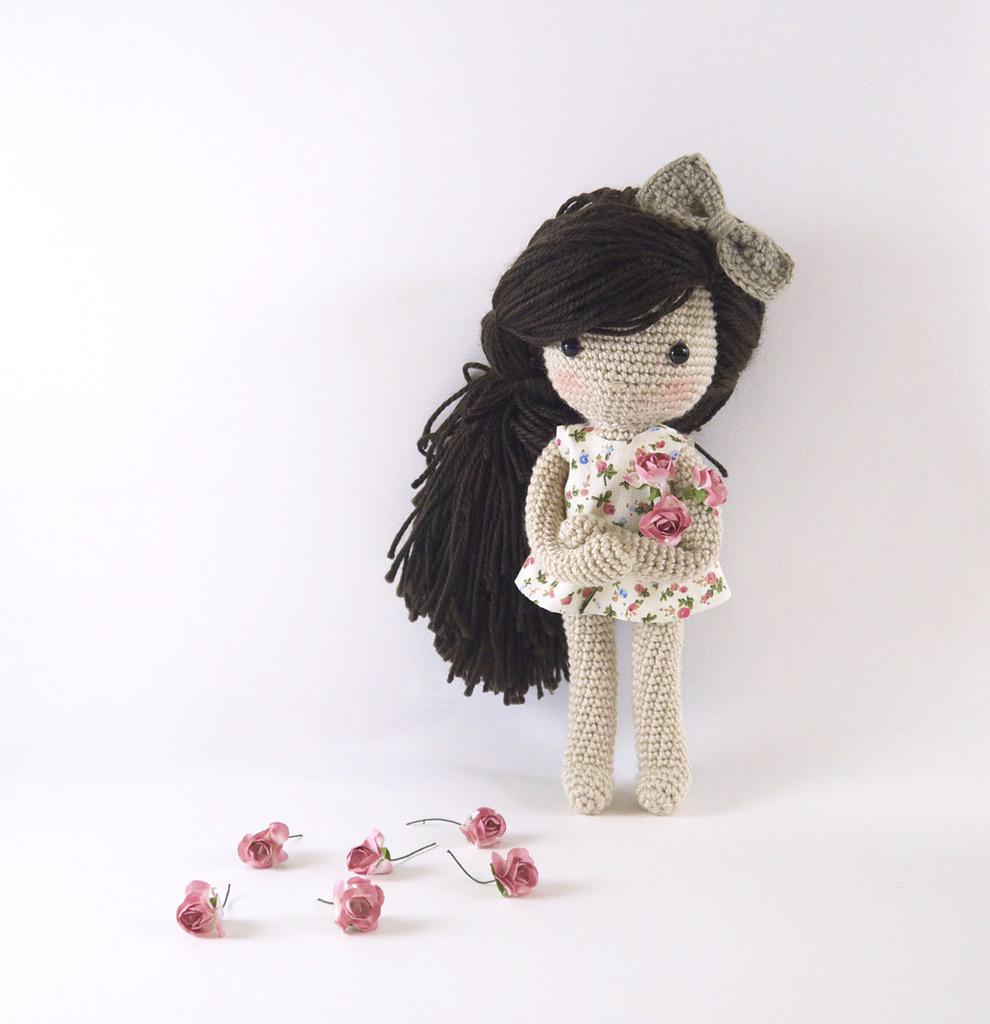 LittleAquaGirl's tweet image. Always stop to smell the roses...☺️🌹 #amigurumi #crochet #kessedjian