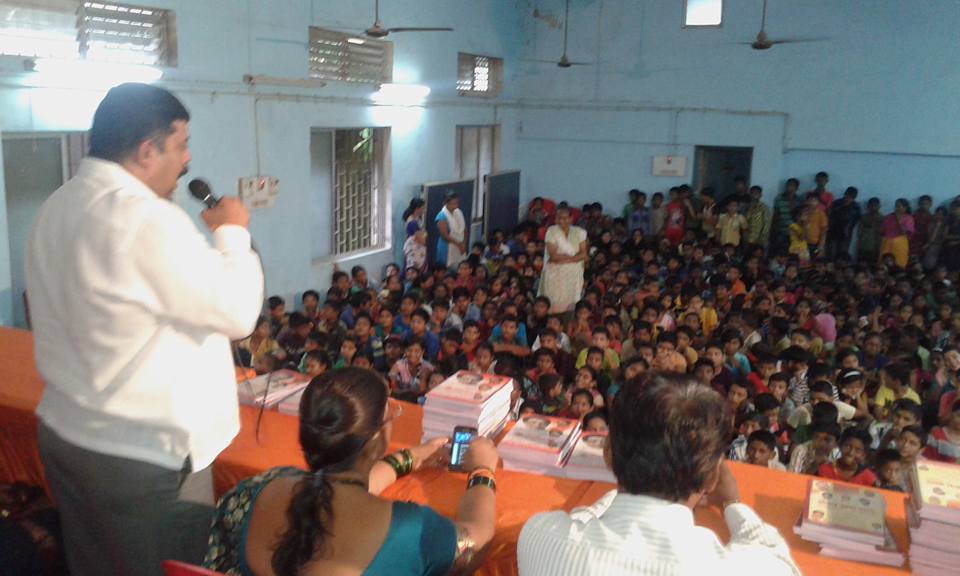 Distributed Free Books to the future of our society in the presence of Cabinet Minister @AnantGeete #50YEARSSHIVSENA