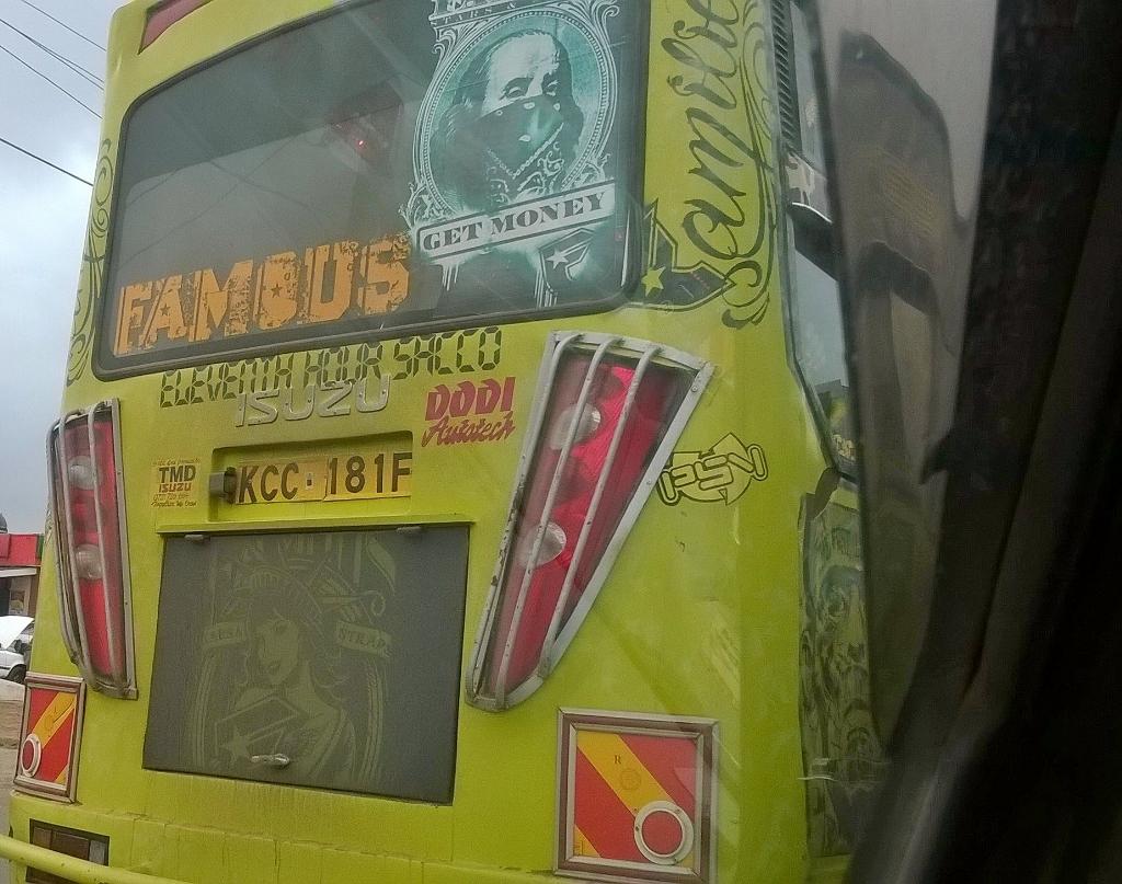 GeeannWaks's tweet photo. @Ma3Route This morning we had a bull on the road..... http://t.co/AaXQho7Eaj
