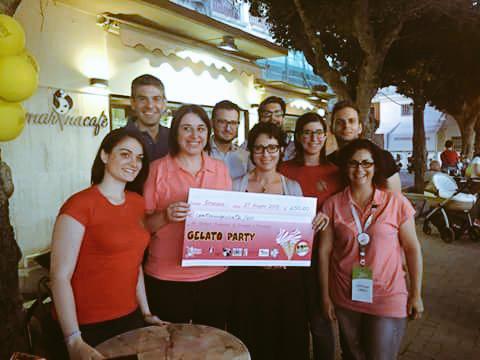 LiberiCostruire's tweet photo. #siracusa #solidarietá #gelatoparty ancora successi per la raccolta fondi per i defibrillatori! Grazie a tutti! http://t.co/FWzqjykNMB