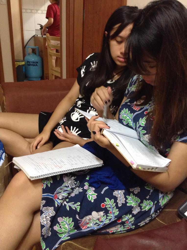 Kristentanium's tweet image. Doublee time #math100 #honor #excellence #aimforone #tiffanyuyismyspiritanimal #butjasmineissmarter #sohelpmeGod