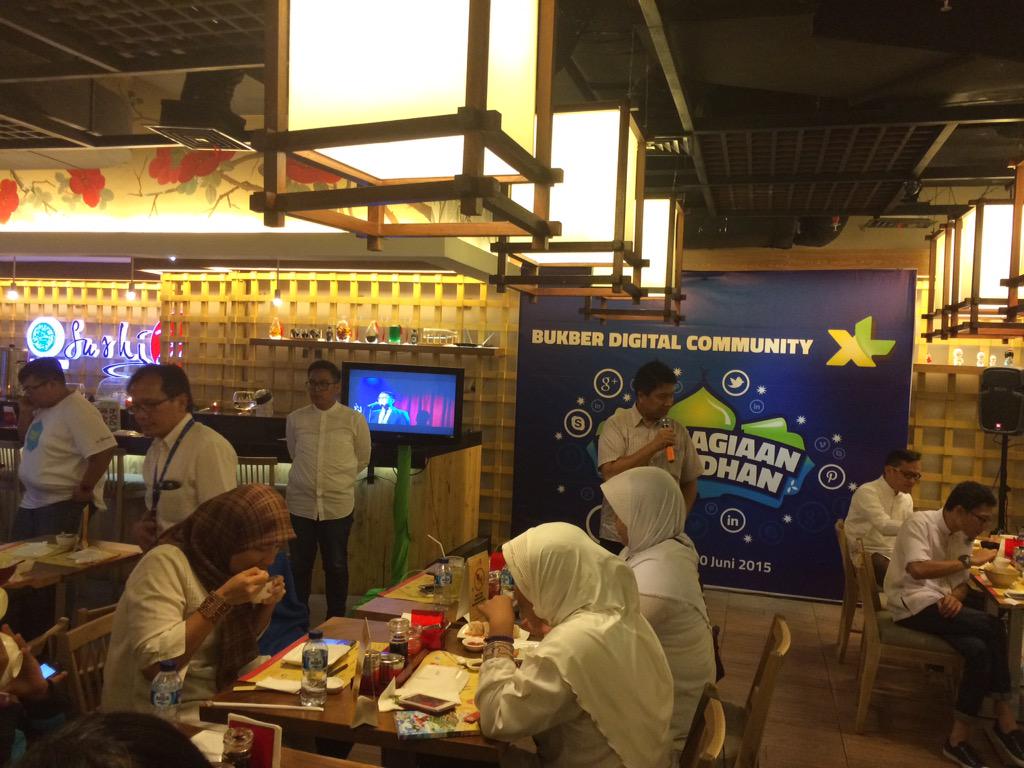 InfoBdgEvent's tweet photo. Buka bareng ala @XLSoMeBDG bareng Komunitas Bloger Bandung #XLBukBer #spreadthelove #lovebdg http://t.co/ZYzKelZfzo