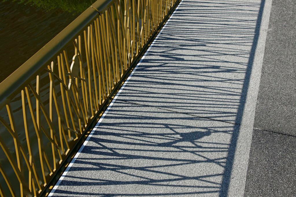 Waren alle #bruggen maar zo! Geweldig #brugontwerp van <a href="/ipvDelft/">ipvDelft</a> <a href="/Tuinenlandschap/">Tuin en Landschap</a> #daarwordenweblijvan