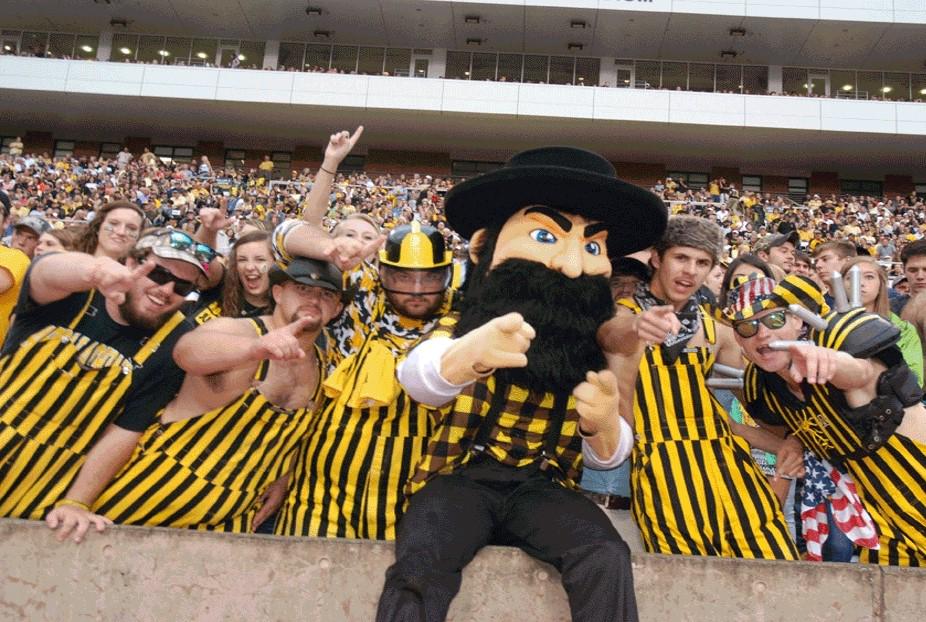 AppStateMania's tweet image. 2015 APP STATE SCHEDULE PREVIEW: Game-by-game look at @AppState_FB 2015 schedule. FREE: scout.com/college/appala…