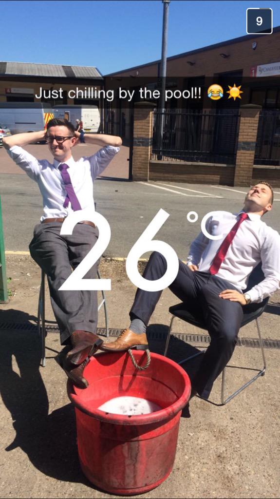 andy_hibbard's tweet photo. @TomHinto at #u405 the management team are rolling metal and having some time by our private pool #rollmetal http://t.co/EAdmx5doe5