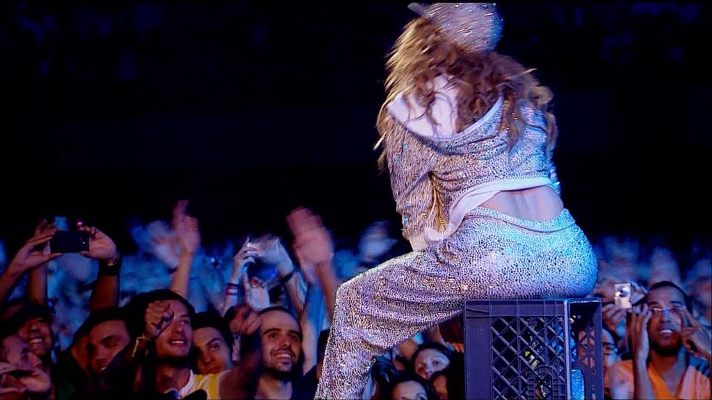 JLo_PT's tweet photo. #DanceAgainHBO #DAWTInLisbon #LiveFromPortugal ❤️💜💛💚💙 http://t.co/gR1ypndrFf