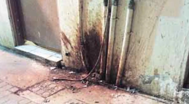 gulf_news's tweet image. #Spitting #throwinggum #messingup #paan? What's the worst public behaviour you've seen in #Dubai?