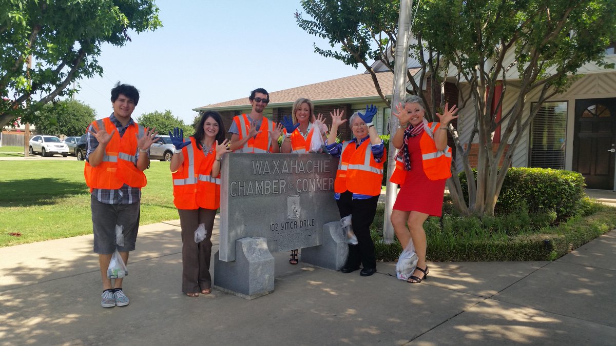 KeepWXBeautiful's tweet photo. Thanks to the @HachieChamber for helping to reverse litter by picking up #TenonTues! http://t.co/OTvXw7xeVq