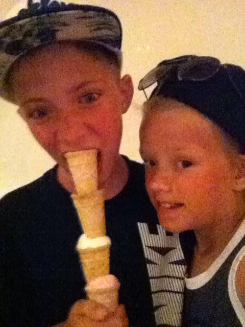 kickmeman2000's tweet photo. #hvredseaselfiechallenge http://t.co/W4HLtWcNDh