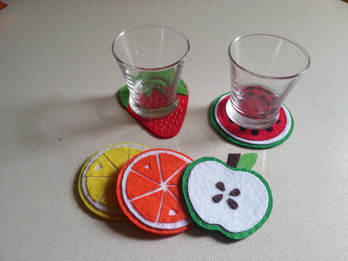 anillosybotones's tweet image. posavasos frutas de fieltro...