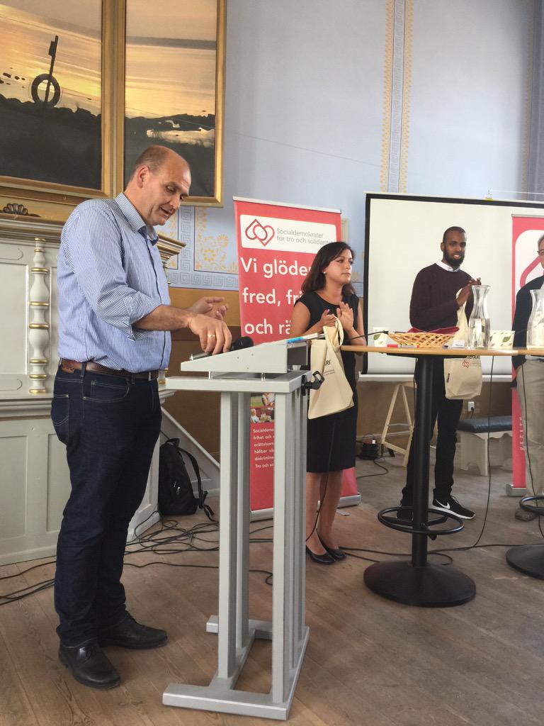 kojofrans's tweet photo. Bra seminarium om våldsbejakande extremism.#Almedalen15 #troosolidaritet http://t.co/wzSng7rrkq