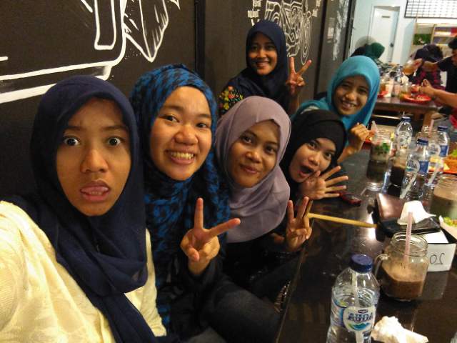 Cerita mulai dari kenakalan di asrama,pacar,mantan,gebetan teman.Waah bnyk smpe skit perut.Tapi nggak ada <a href="/wulanwuwu/">Wulan</a>