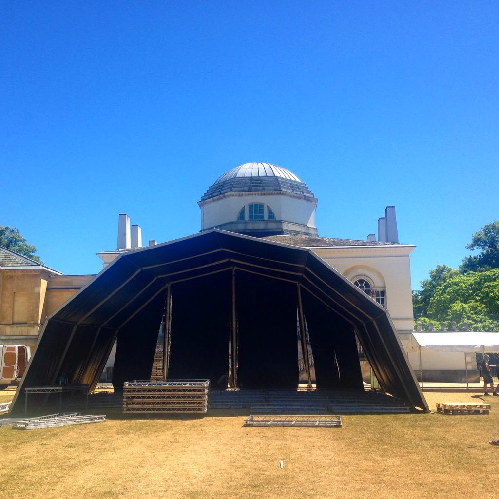 FocusOpera's tweet image. The stage is going up! #OperaInTheGardens #Chiswick2015 #summer