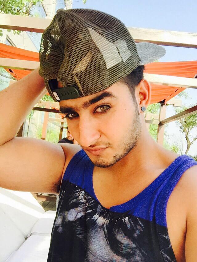 Imkhansaab's tweet photo. Angry yung man........😜@Imkhansaab http://t.co/7lfyV8upps