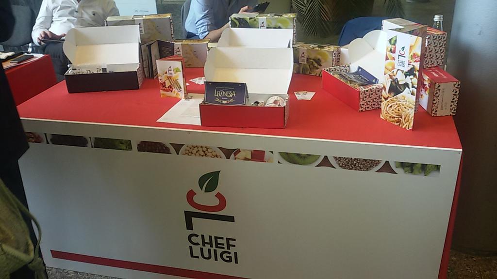 24OREBS's tweet photo. Nell'area espositiva #ForumFood2015 @ChefLuigi_it, l'innovativa startup che porta "la tradizione italiana a casa tua" http://t.co/cm2wxQto2u