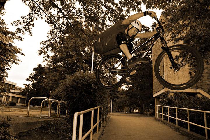 limitscrw's tweet photo. Exactly ten years ago today. @stuckylife #uvic #yyj http://t.co/xcA3yD3mqQ