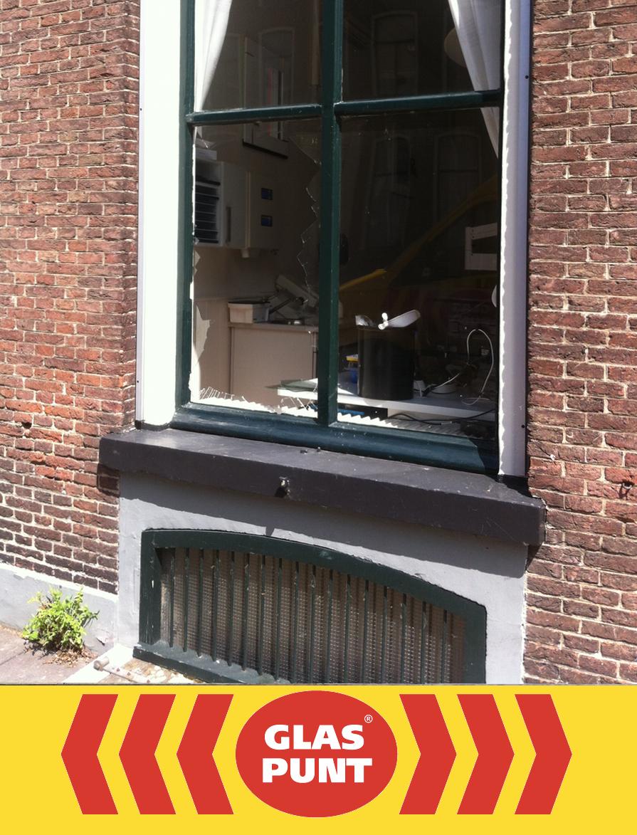 De heer van Zweden uit Zutphen werd onlangs geconfronteerd met vandalisme. Wij vervingen de ruit: #glaszetter #glas