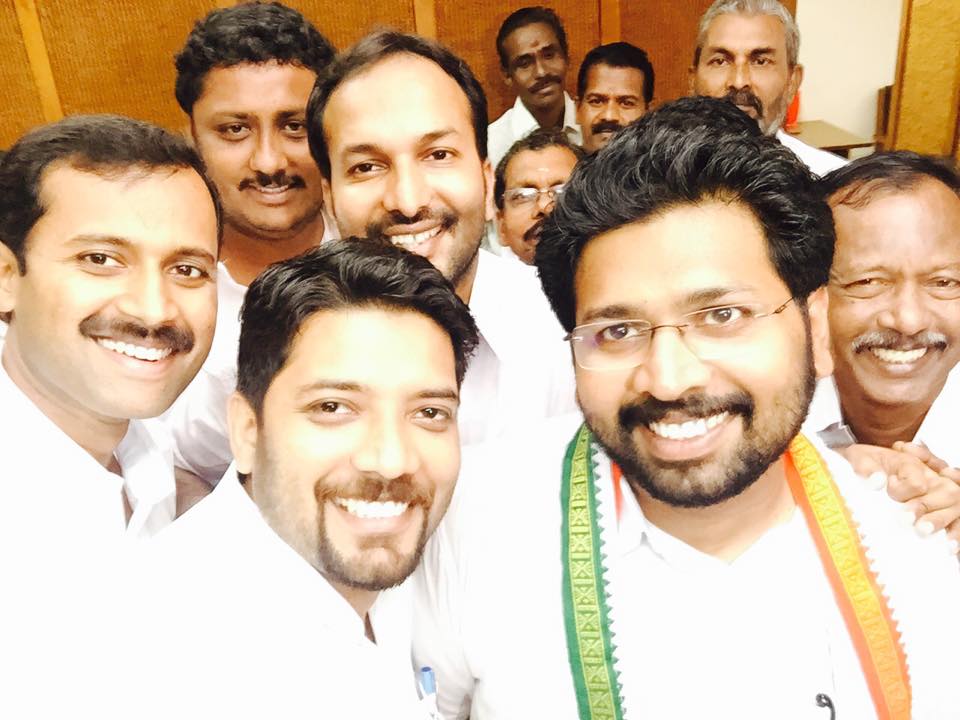 palakkad_n's tweet image. The youth brigade celebrates on #Sabarinath's win....... :) #UDFatAruvikkara