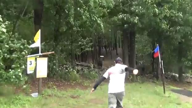 PGAAmateurGolf's tweet photo. This disc golf hole-in-one is one of the most impressive things you will ever see. http://t.co/1JsbNAWphE http://t.co/ny1irEU1n0