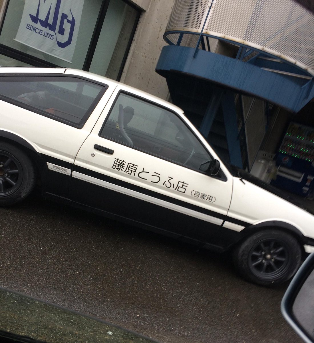 パキスタンでは日本車に日本語ステッカーを貼るのがトレンド まさかの店名が使用されてて思わず苦笑い Togetter