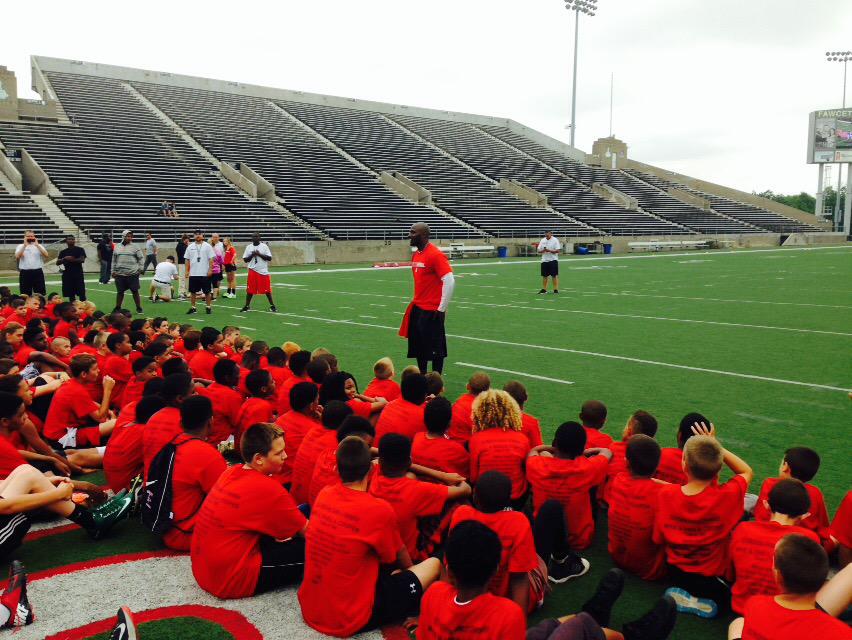 Big thanks to former NFL player and still proud bulldog for speaking to our youth camp. #excellencepersonified