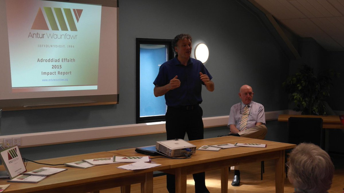 AnturWaunfawr's tweet photo. @BangorUni @BehaviourSci Thanks to Professor Jerry Hunter, Elizabeth Woodcock and Hong Chun Tan for joining us today! http://t.co/ZLrtkPINLe