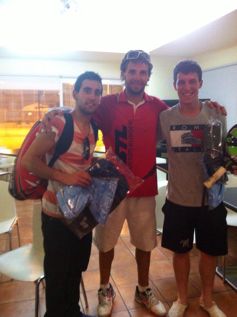 villapadel's tweet photo. Fotos de los ganadores del torneo de escuela!! #padel http://t.co/4wmX3y80Jx