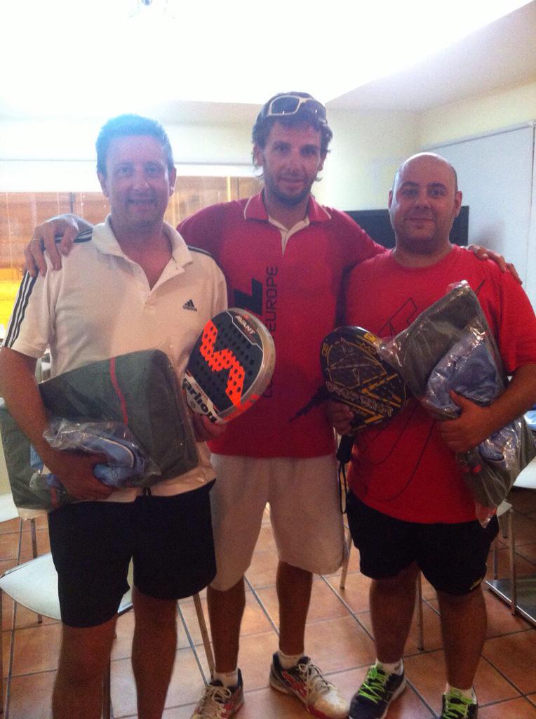villapadel's tweet photo. Fotos de los ganadores del torneo de escuela!! #padel http://t.co/4wmX3y80Jx