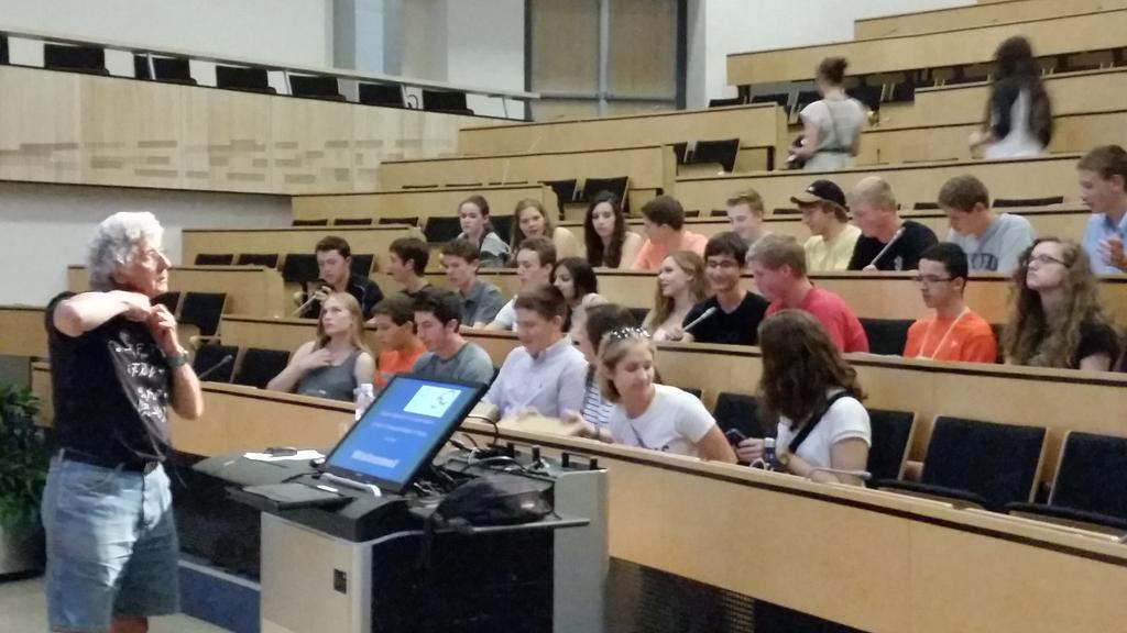 steven_ast's tweet photo. Students at CERN learning about particle physics! #BridgetotheWorld http://t.co/GjdAwlz1rY