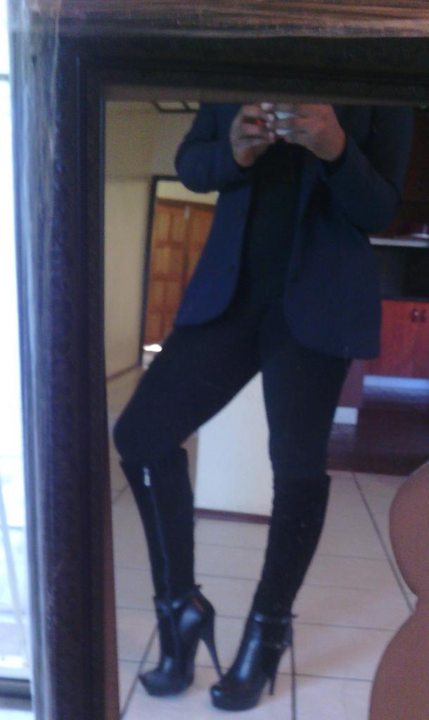 Petunia_TheOne's tweet photo. I met ths nunus yesterday, right there 
I felt smth, we clicked so now we're officially new lovers! #ThatGapThough 😜 http://t.co/AkSCXktepT