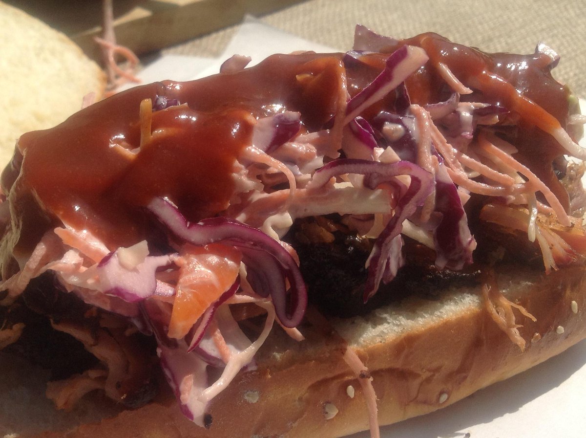 CroydonStEats's tweet photo. HOLY MOLY! What's that £12 for 1 main &amp; 2 sides from @BareBonesCue &amp; a @ProjectBCroydon cocktail? THIS FRI #Croydon http://t.co/Twauvhx1VM