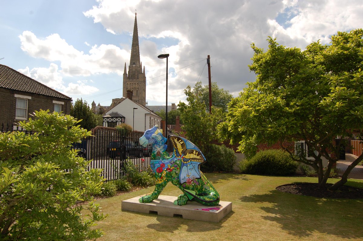 I am enjoying a lovely sunny day in a very beautiful historic place <a href="/tghevents/">TGHEVENTS Bishopgate</a> #ggd15