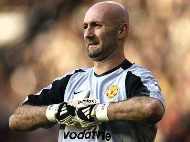 Happy Birthday, Fabien Barthez! Today, the legendary French goalkeeper was 44 years old.    