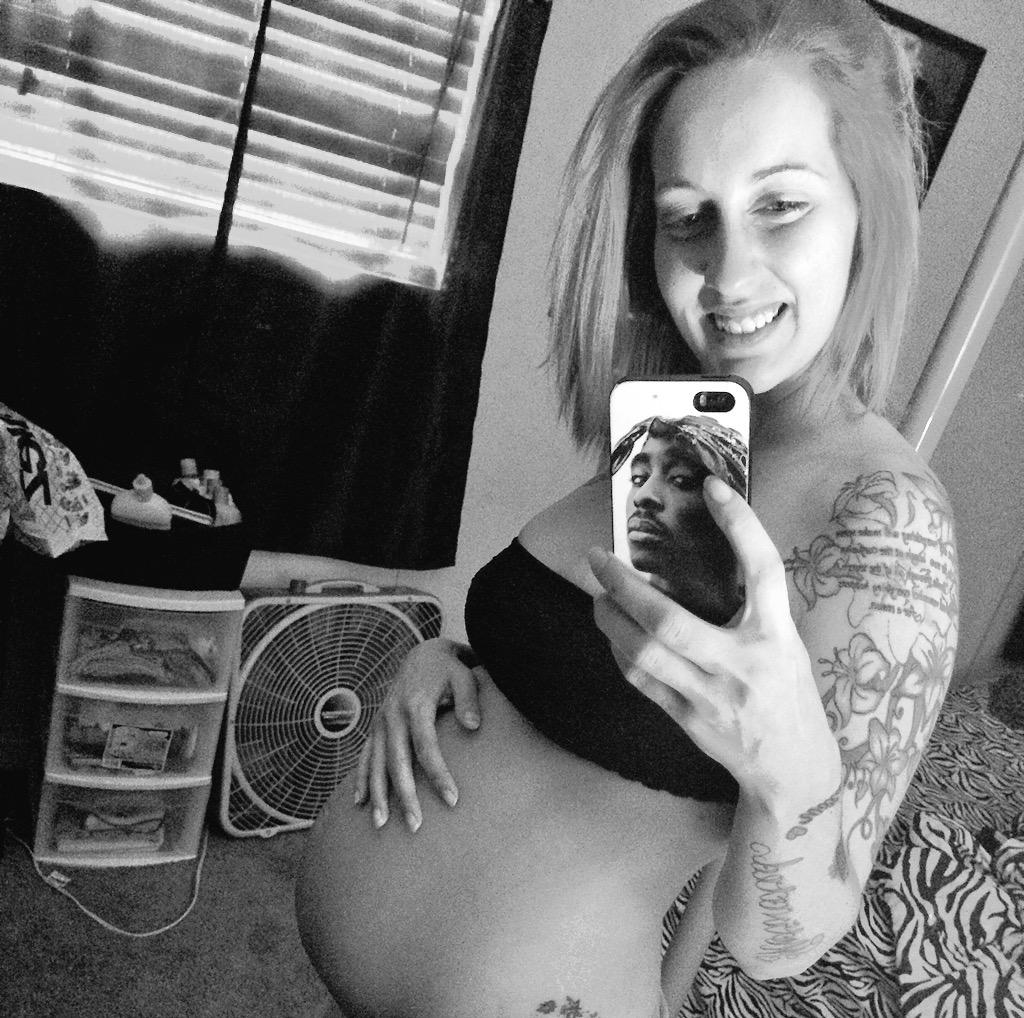 NurseHoneyyy's tweet photo. The countdown is REAL👣 #8MonthsIn2Days #KhalilJr http://t.co/xNymlEEnT7