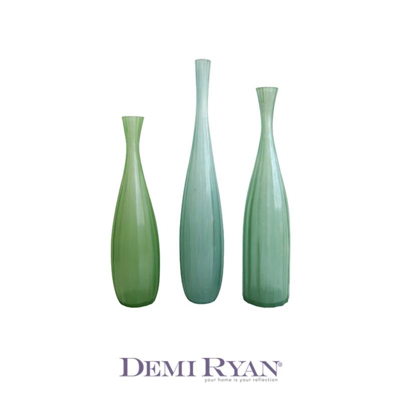 DemiRyanHome's tweet photo. We love the idea of these lovely vases holding voluminous summer flower bouquets. http://t.co/5ktEAuJVig