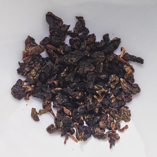 CSinensisClub's tweet photo. Morning #tea: sampling a 2006 Anxi Rou Gui #oolong http://t.co/5CjYRJQyOp http://t.co/c3WW5LHVEd