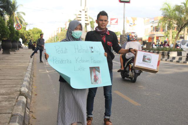 NaiiaEmboet's tweet photo. Penggalanan dana untuk adik halimah pnyakit bawaan lahir isi perut keluar http://t.co/Zcr4ndtXlL