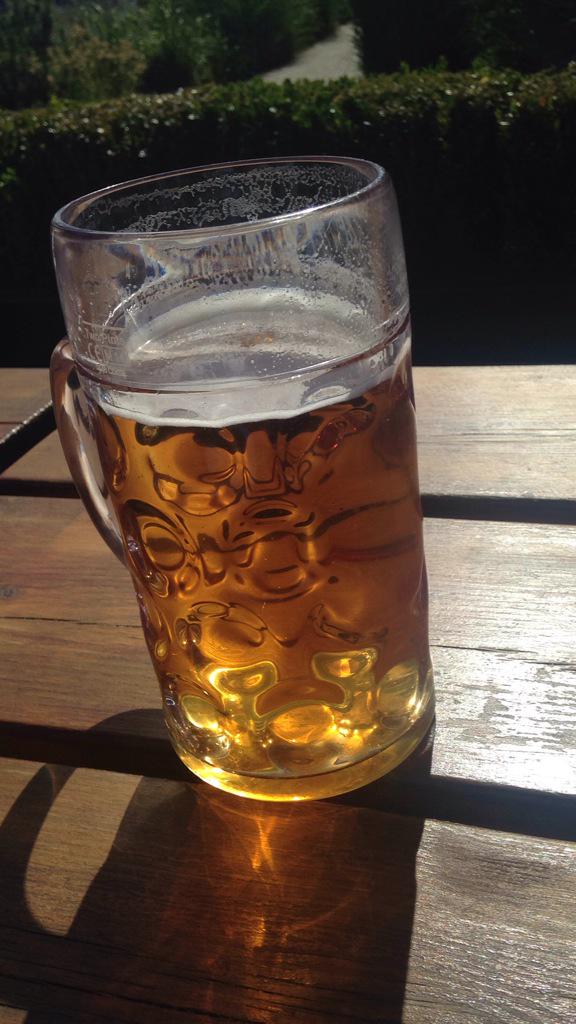 DavidJarvis17's tweet photo. Lovely day in Liverpool @InitialsYB @TomChewyHewitt http://t.co/w3o0mndgDO
