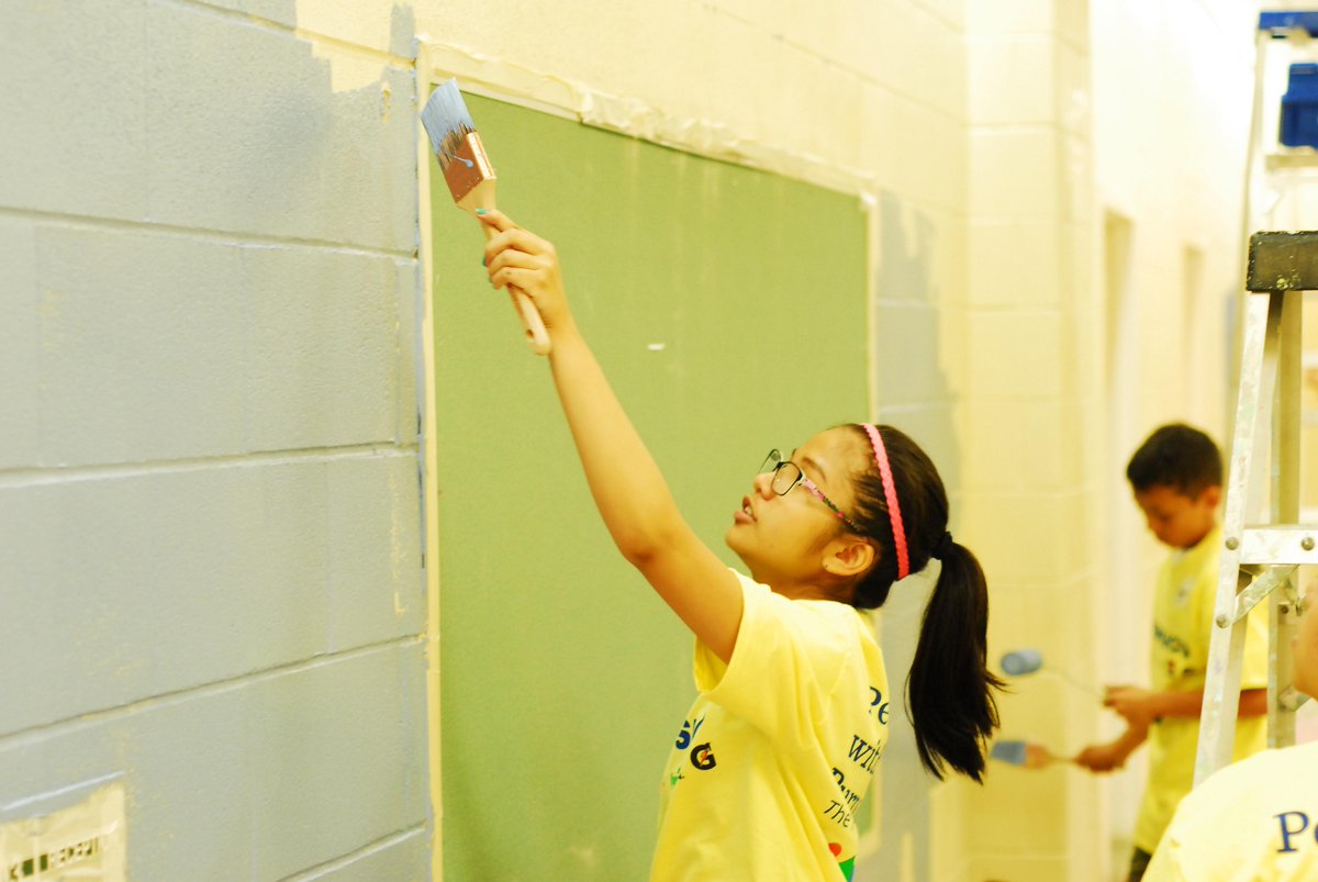 PurdyPaintTools's tweet photo. Thanks to @ChicagoCares for making us a part of their Serv-A-Thon! Let's hear it for the volunteers! #ImImpact http://t.co/TrLOHDXgBY