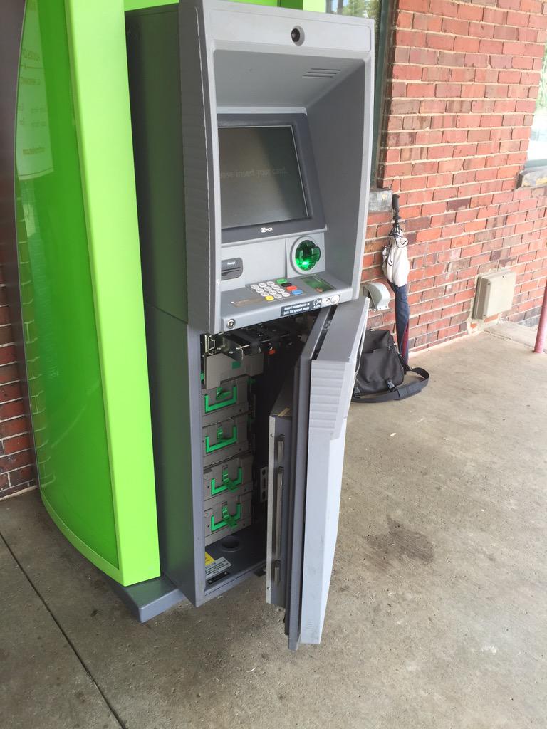 scottcheezem's tweet photo. because sometimes your bank leaves the ATM unlocked http://t.co/8qu1zdaggL