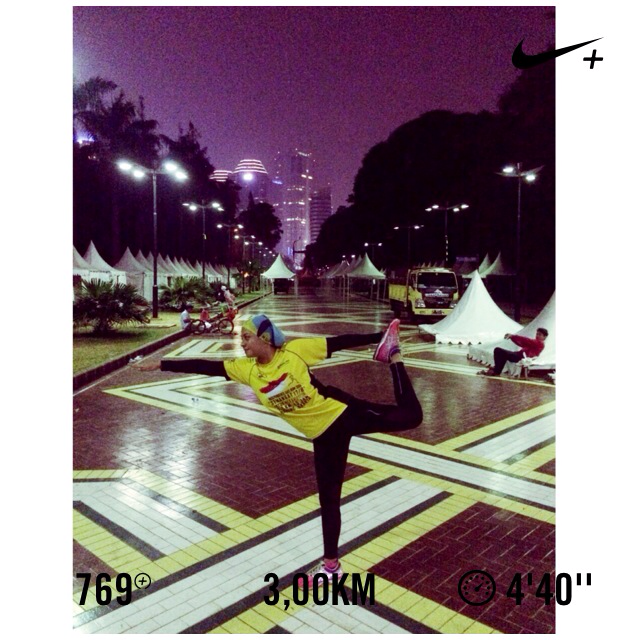 lidia_amalia's tweet photo. Pemanasan sebelum disiksa I just ran 3,00 km with Nike+. http://t.co/nMhGojgr7k #nikeplus http://t.co/RjgWTmXENV