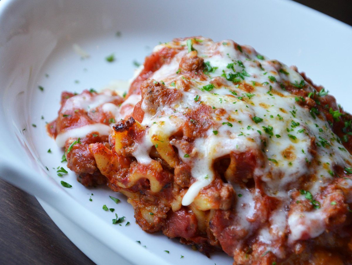 olivegarden's tweet image. So far, our restaurants have donated more than 104,000 plates of lasagna to hunger organizations this year!