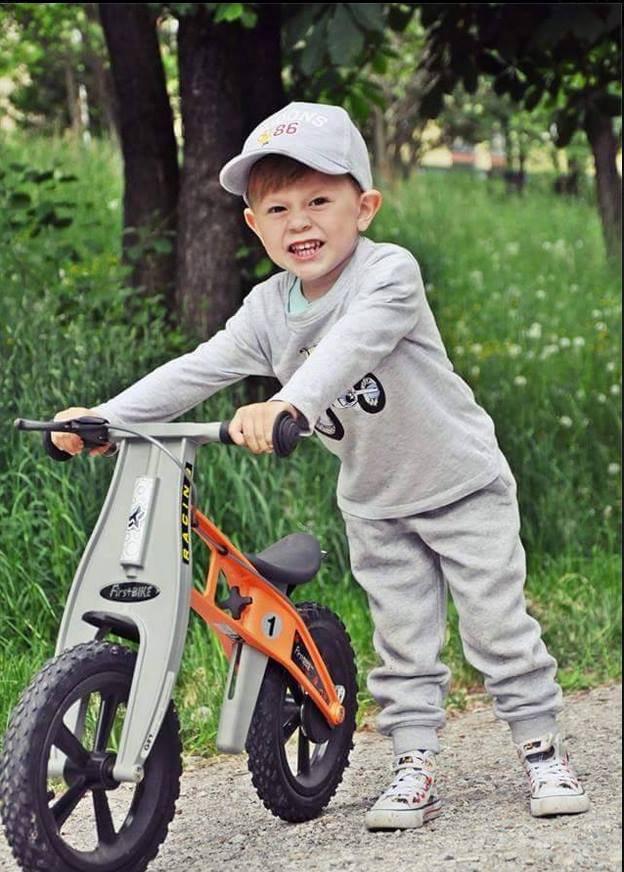 FirstBIKEus's tweet image. This little cutie is excited to start his adventure on his FirstBIKE!