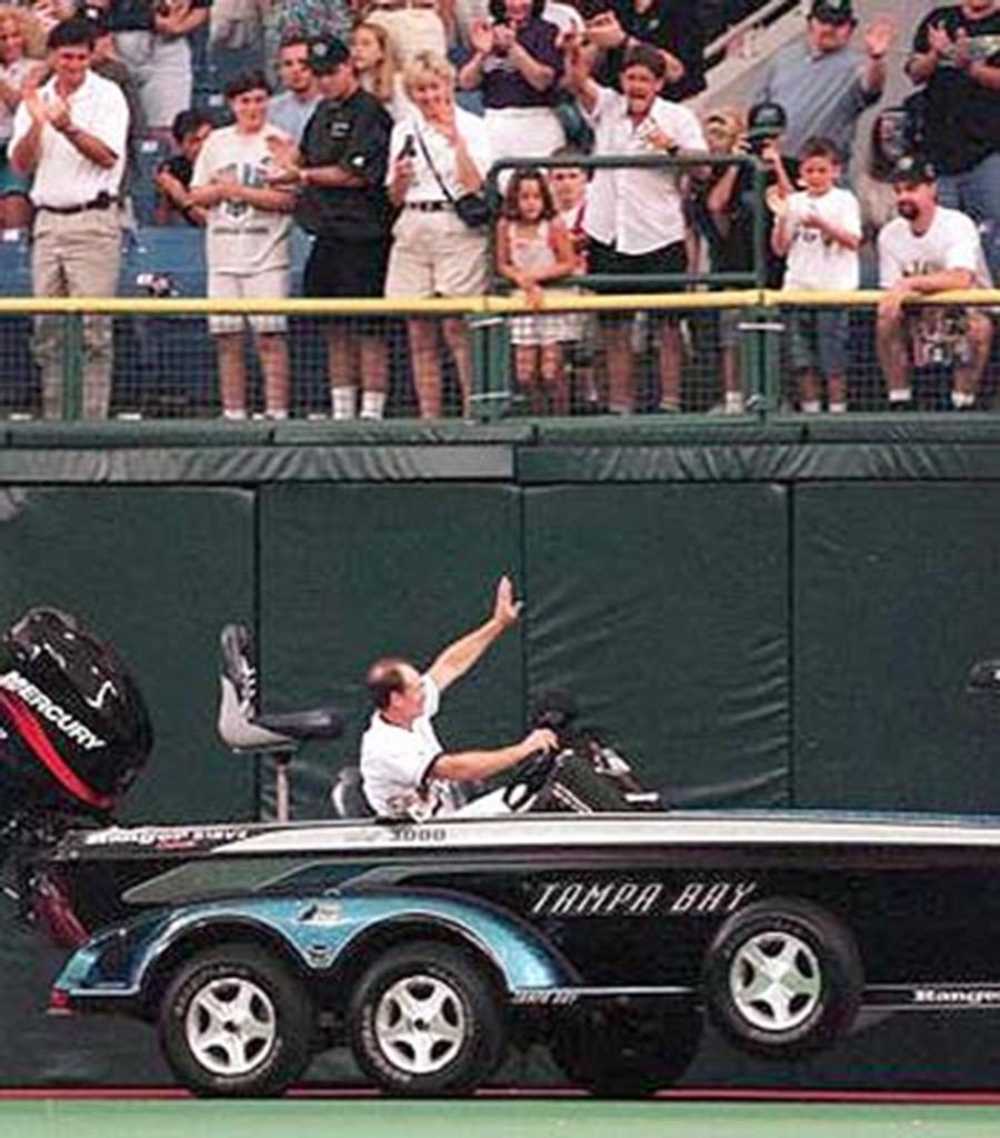 Wade Boggs putting 3,000th-hit fishing boat on auction block - ESPN
