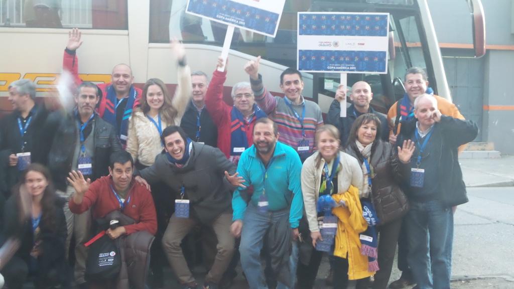 abogados_fya's tweet photo. Nuestros socios @JM_FloresA  y @pablo_richard  camino al estadio gracias a @LAN_CL!! http://t.co/cjopwmG4D1