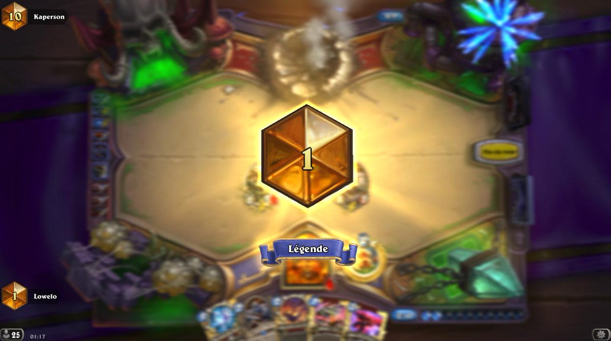 LoweloHS's tweet photo. Bonne soirée à tous ! Moi, dès minuit, je tente de retrouver le plus vite possible mon cher top 1 EU <3  
#RushLadder http://t.co/OtlfOo7j4o