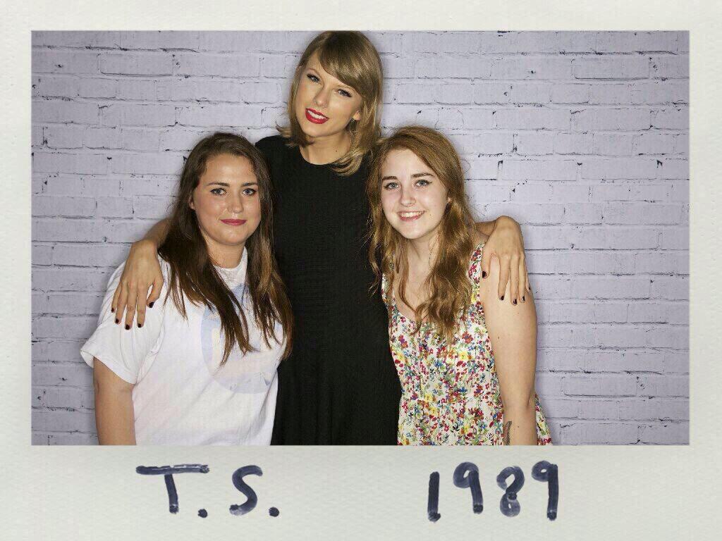 TSwiftLA's tweet photo. Pre show meet and greet! #1989TourDublin http://t.co/QMDMPyNbgd