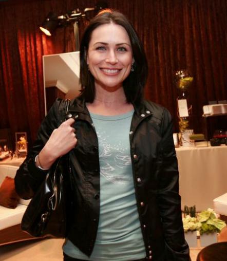 -I gaze out across the TL with a hand on my hip- "Anyone want to go for a drink or something?"