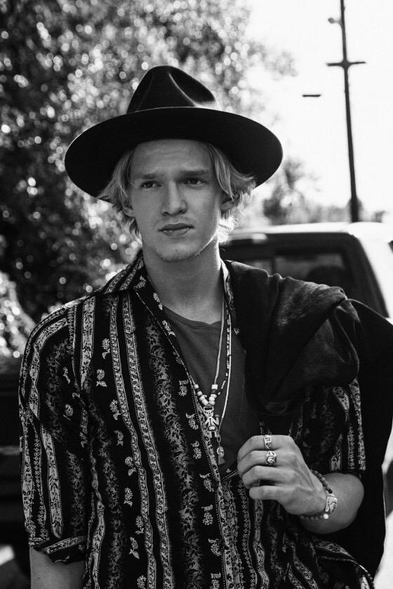 thecodyupdates's tweet photo. “With a new album, for the first time, @CodySimpson feels 'FREE'” Read the interview here: http://t.co/BVZMMM00E0 http://t.co/1NATQfSzVZ